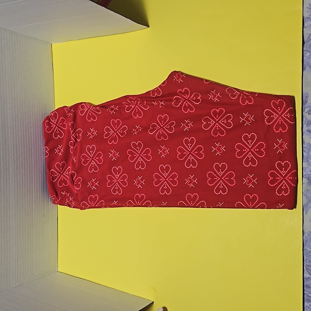 Valentine's  Day - LuLaRoe Leggings - Tall and Curvy - Picture 2 of 5
